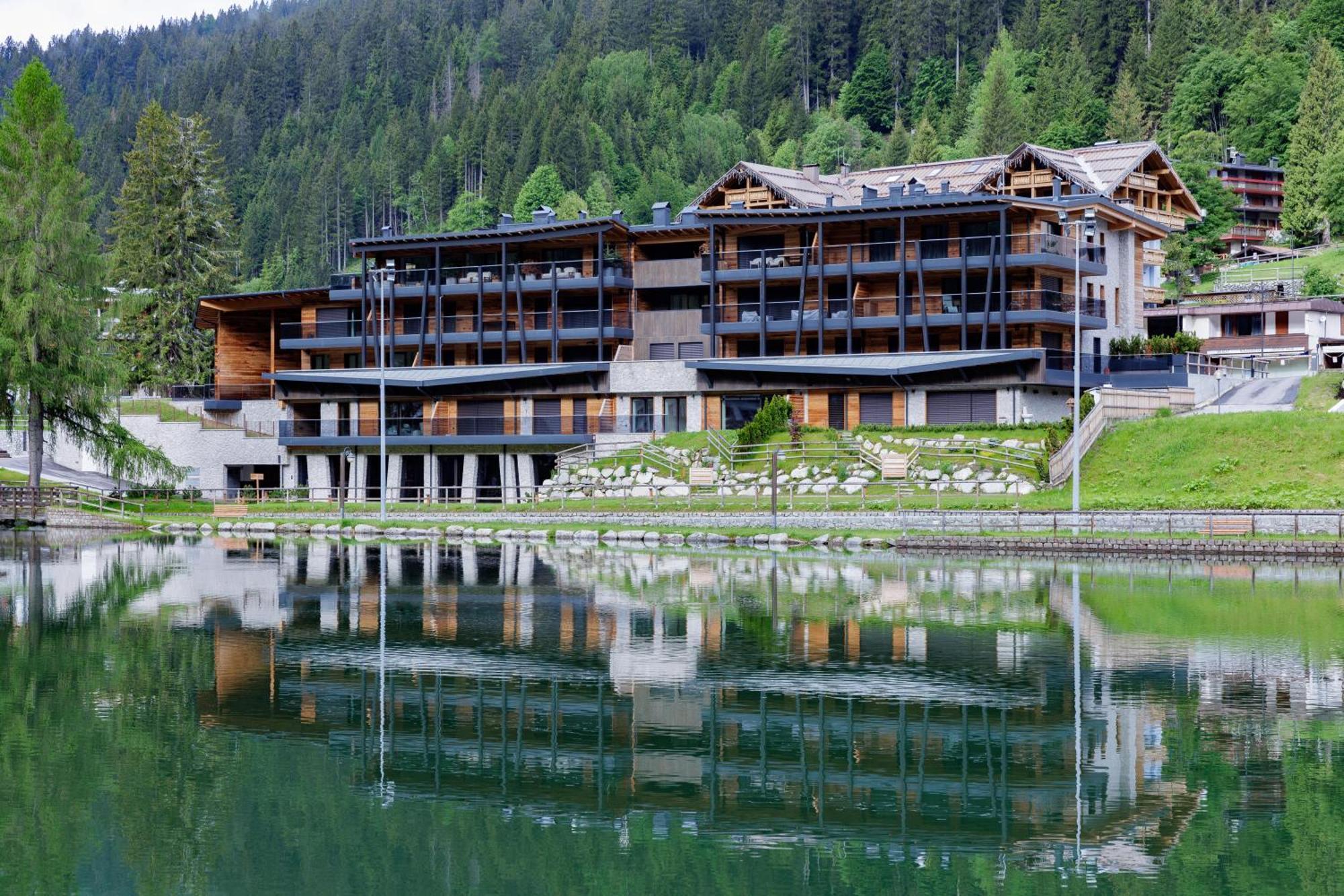 Campiglio Wood Apartment มาดอนนาดีกัมปิโญ ภายนอก รูปภาพ